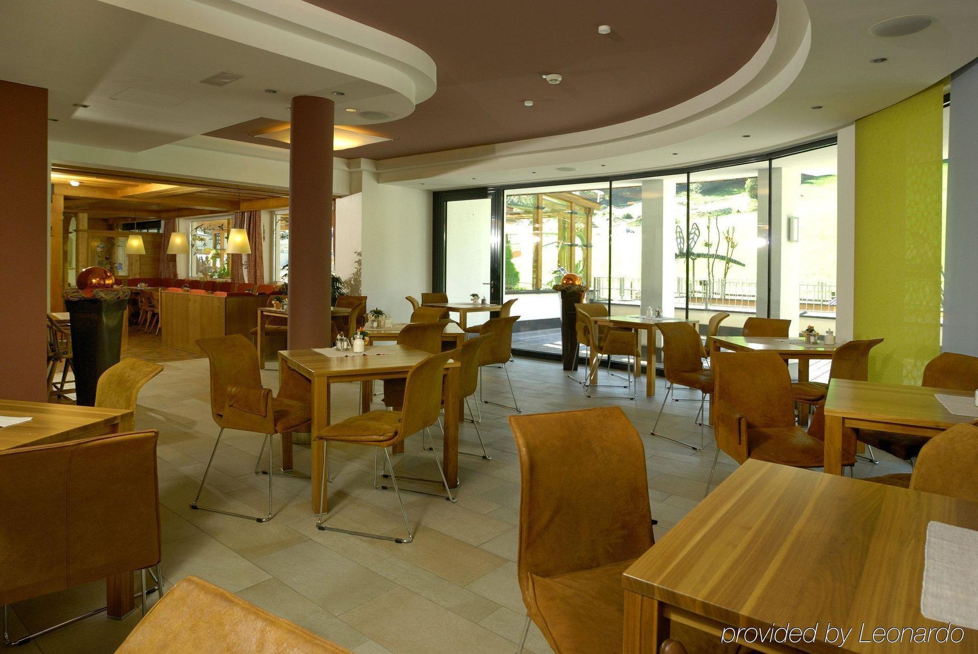 לאוגנג Hotel Bacher Asitzstubn מסעדה תמונה