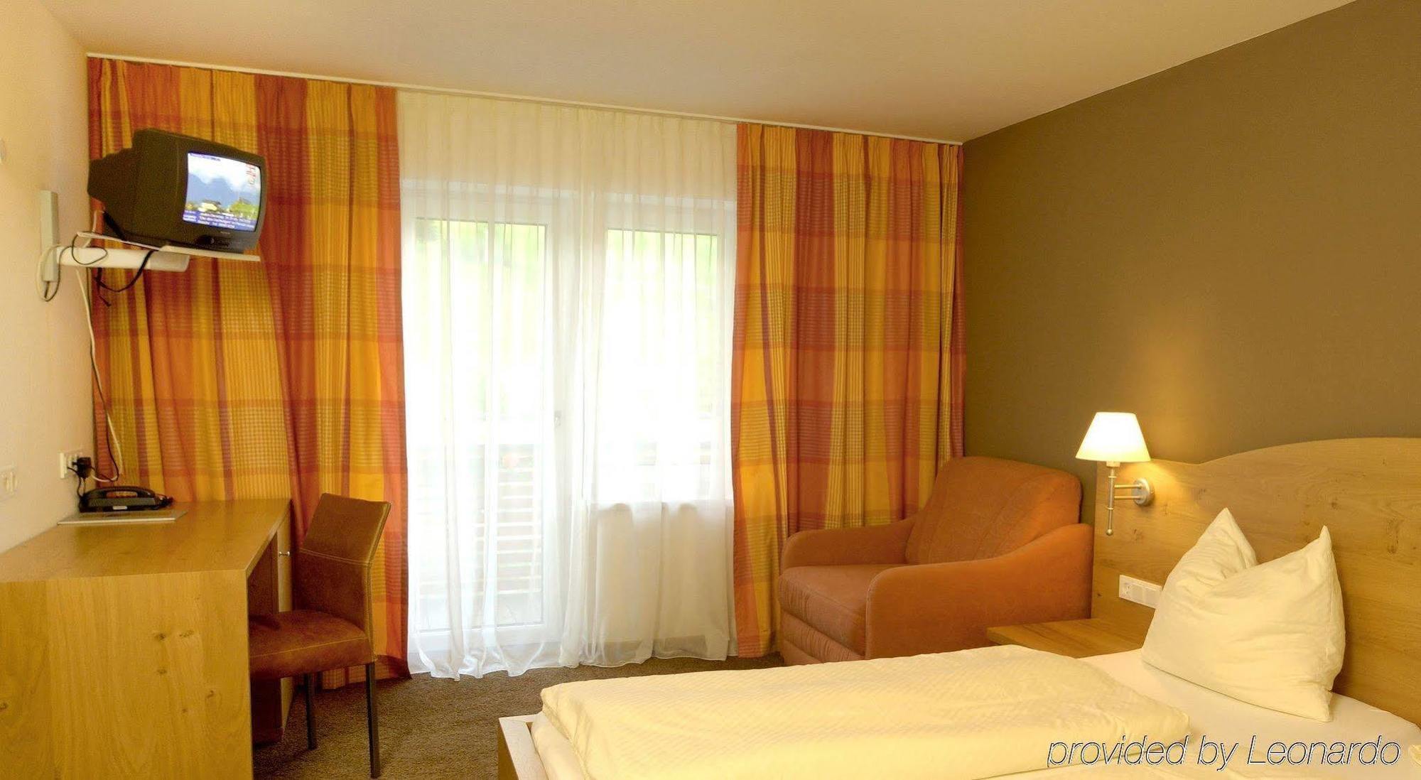 לאוגנג Hotel Bacher Asitzstubn חדר תמונה